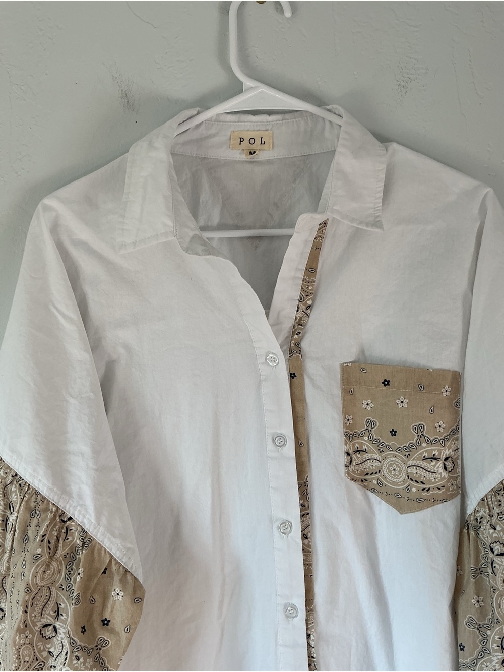 POL Oversized White Button-Down Shirt with Tan Bandana Details - Picture 3 of 10